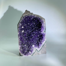 Load image into Gallery viewer, AAA Amethyst Geode, Uraguay
