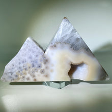 Load image into Gallery viewer, Quartz Agate Mountain
