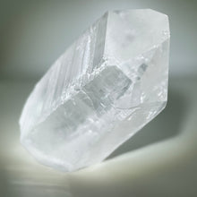 Load image into Gallery viewer, Starbrary Intuitor Crystal
