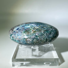 Load image into Gallery viewer, Green Kyanite Palm Stone
