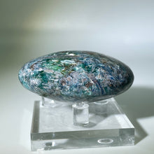 Load image into Gallery viewer, Green Kyanite Palm Stone
