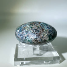 Load image into Gallery viewer, Green Kyanite Palm Stone
