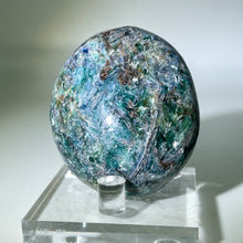 Load image into Gallery viewer, Green Kyanite Palm Stone
