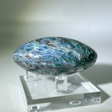 Load image into Gallery viewer, Green Kyanite Palm Stone
