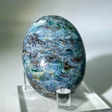Load image into Gallery viewer, Green Kyanite Palm Stone
