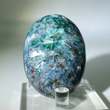 Load image into Gallery viewer, Green Kyanite Palm Stone
