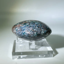 Load image into Gallery viewer, Green Kyanite Palm Stone
