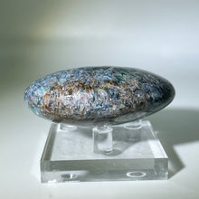 Load image into Gallery viewer, Green Kyanite Palm Stone
