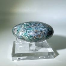 Load image into Gallery viewer, Green Kyanite Palm Stone
